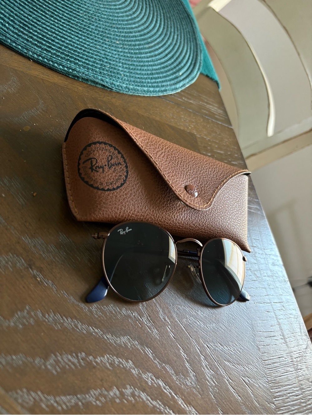 Ray-Ban Round Metal Sunglasses with Brown Case